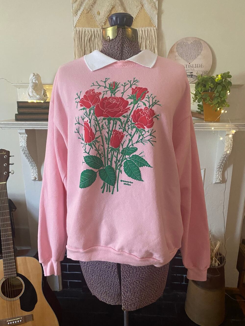Morning Sun Red Roses Collared Sweatshirt Size L